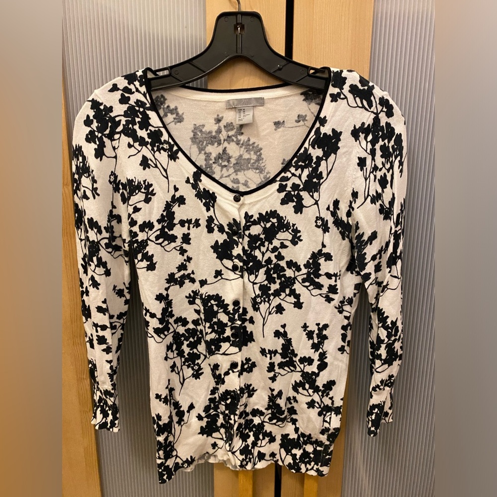 H&M floral cardigan Size XS